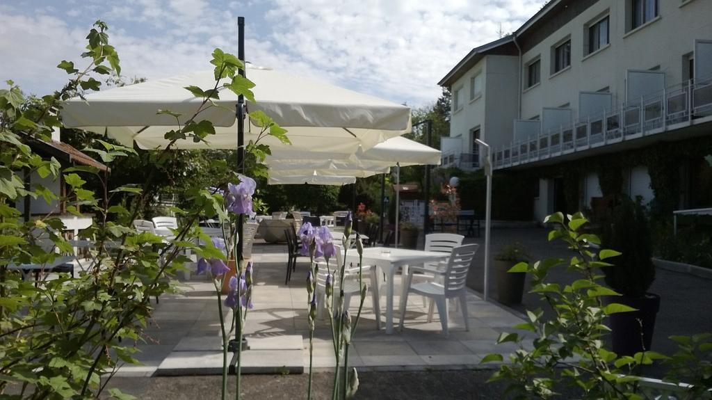 Logis Hotel Maison Carree Restaurant O Carre Dart Mereville (Lorraine) Exterior foto