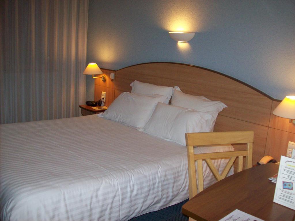 Logis Hotel Maison Carree Restaurant O Carre Dart Mereville (Lorraine) Quarto foto